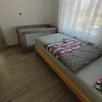 Domcek V Zahrade