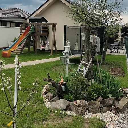 Domček V Záhrade Сasa de vacaciones *