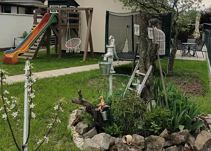 Domček V Záhrade Casa de Férias *